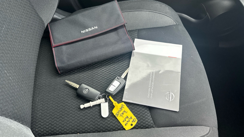 Nissan Qashqai 1.3 DiG-T Acenta Premium 5dr Petrol Hatchback